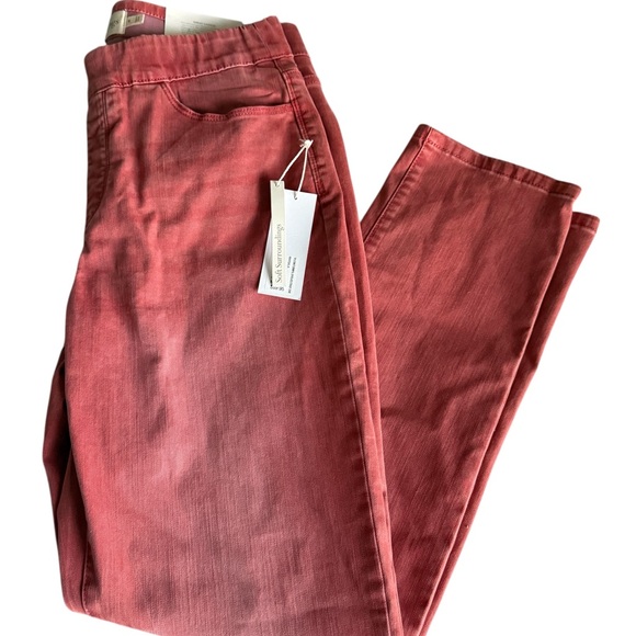 Women's Soft Surroundings pull on Jeans - Picture 2 of 5